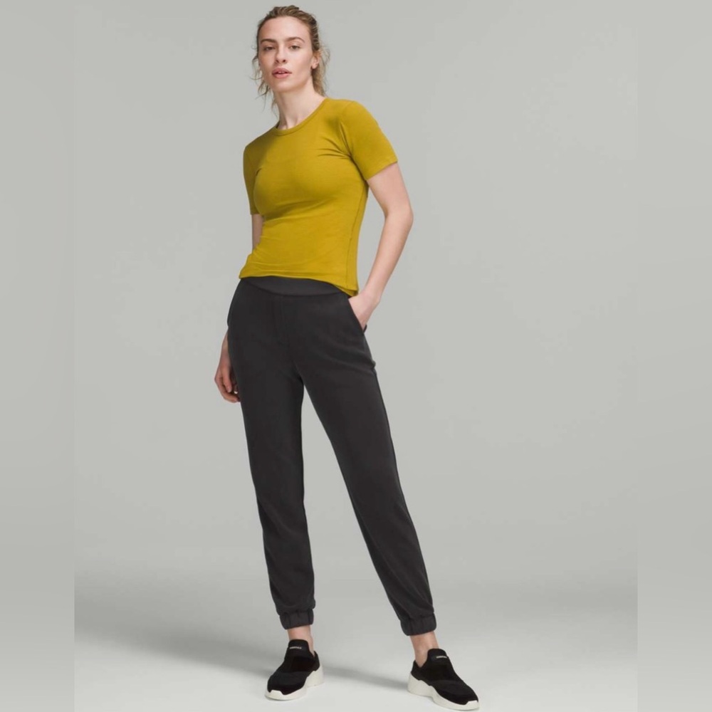 Lululemon Softstreme Relaxed High-Rise Pant Size 8 
Black